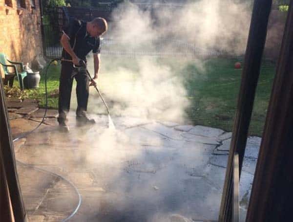 High pressure steam cleaning